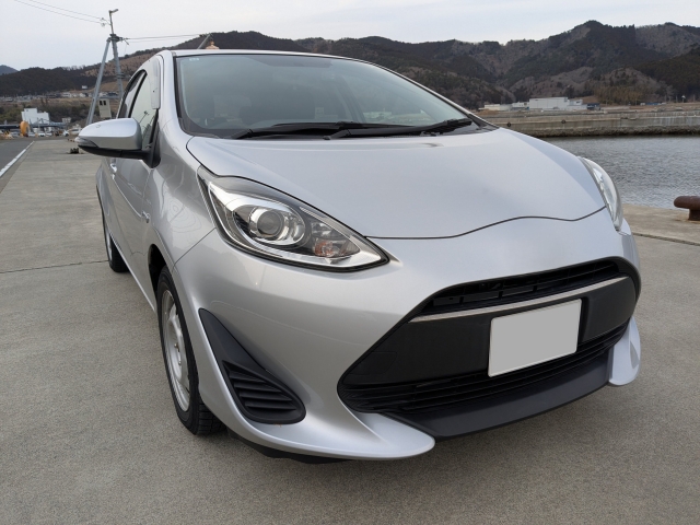 仮ナンバーを取得すれば車検切れでも走れるか?自賠責保険との関係も解説
